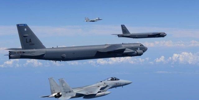 b52轰炸机扑向大国领空,一声令下苏35拦截,白宫:今非昔比