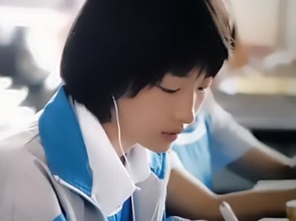 原创少年的你胡小蝶喝完酸奶后谁注意放瓶子的位置早已暗示结局