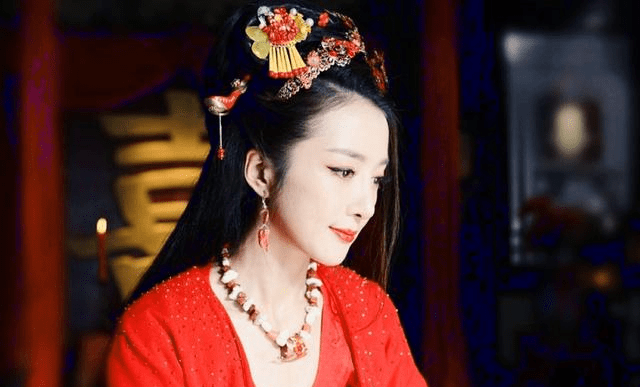 "虞姬"李依晓,曾经荧屏前的古装美人,时隔多年,依旧美艳动人