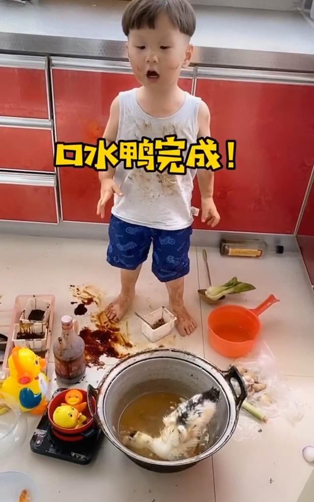 儿子3天没吃肉，自己做“口水鸭”，看了操作步骤，妈妈无语了