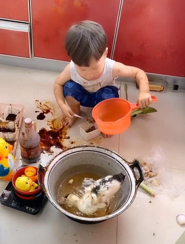 儿子3天没吃肉，自己做“口水鸭”，看了操作步骤，妈妈无语了