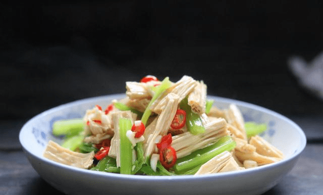 芹菜小米辣的做法 0a1a2ee6bb724591938b7b84b81abea2.png
