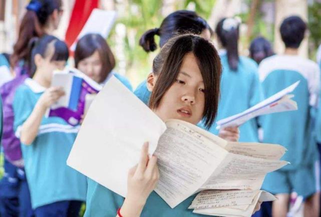 学生复读了一年，为何高考成绩比之前还差？高三老师揭露其中真相