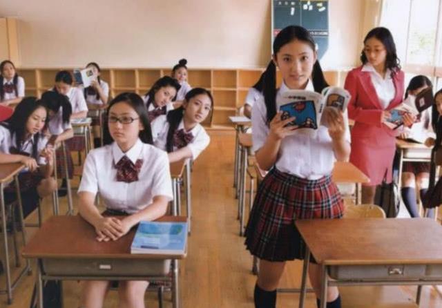 原创为啥“贵族学校”女生能留长发,普通学校不能?原因很真实 原创为啥“贵族学校”女生能留长发,普通学校不能?原因很真实