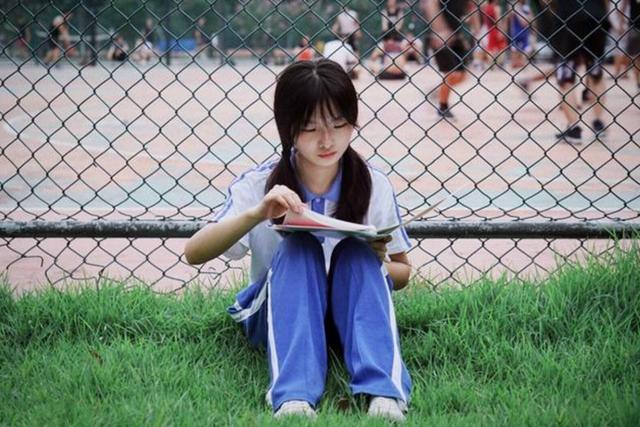 原创为啥“贵族学校”女生能留长发,普通学校不能?原因很真实 原创为啥“贵族学校”女生能留长发,普通学校不能?原因很真实