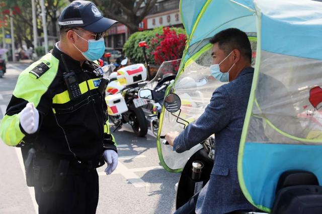区县解读铜梁警方升级四个观念交巡警柔性执法品牌见实效