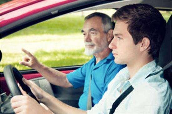 老司机开车必备 caa336e8394a40cb8344628350c21ff3.jpeg