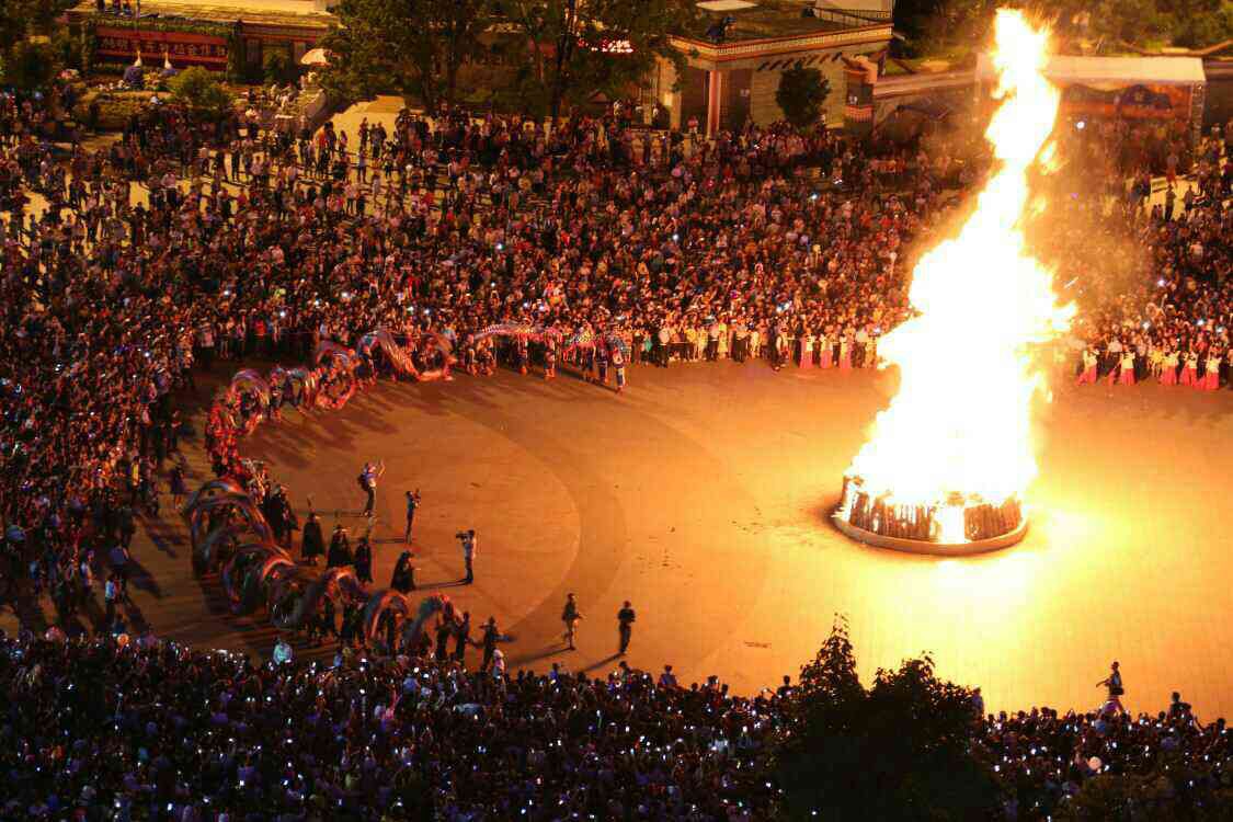 火把节是彝族,白族,纳西族,基诺族,拉祜族等民族的古老传统节日,有着