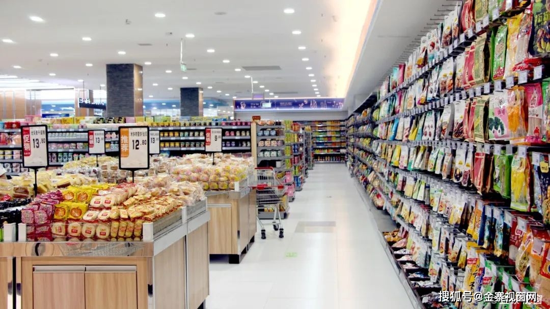 乐尔辉超市最大的特点就是方便和贴心,货品区域划分的清清楚楚,不用有