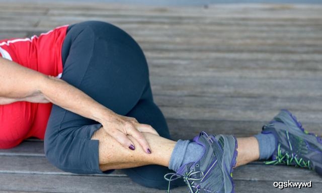 原创半夜腿抽筋,2个方法或可轻松缓解,别老是忍着