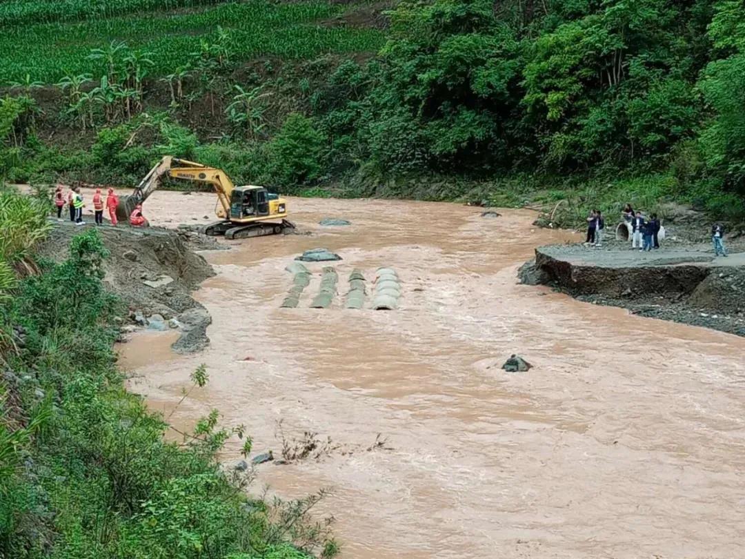 就像前段时间,普洱墨江至江城路段就因为降雨导致山洪爆发泥石流,道路