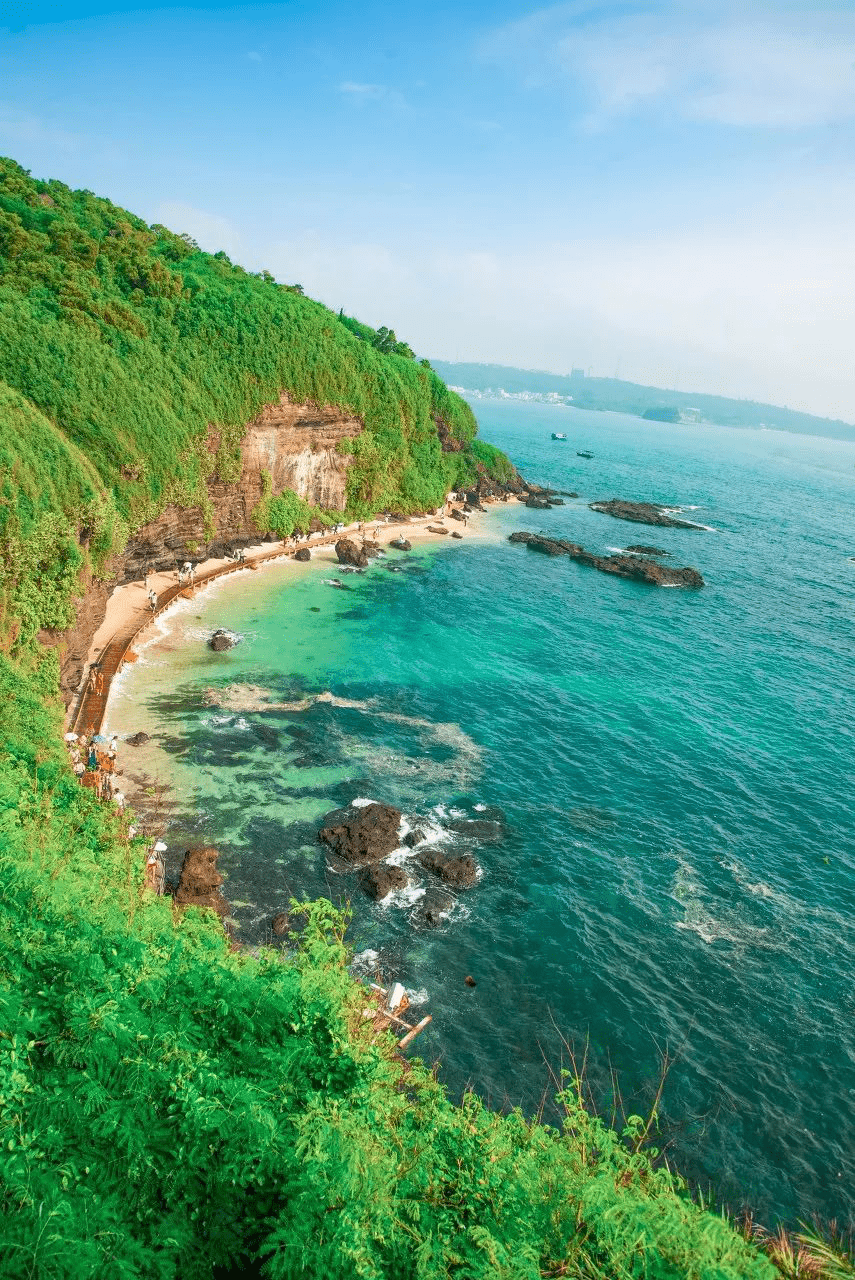 ▽一街:北海老街 涠洲岛是中国地质年龄最年轻的火山岛,由火山喷发堆