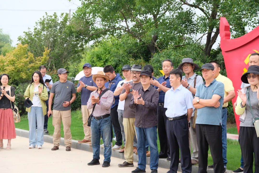 此次写生采风活动有幸邀请到经开区宣传部魏彦副部长,市美协高洪啸