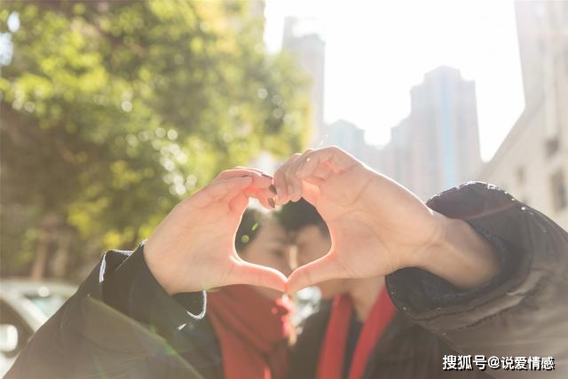 怎么才能让男生主动找话题 8c89eb7b6abe41e4ab12a271b80013f7.jpeg