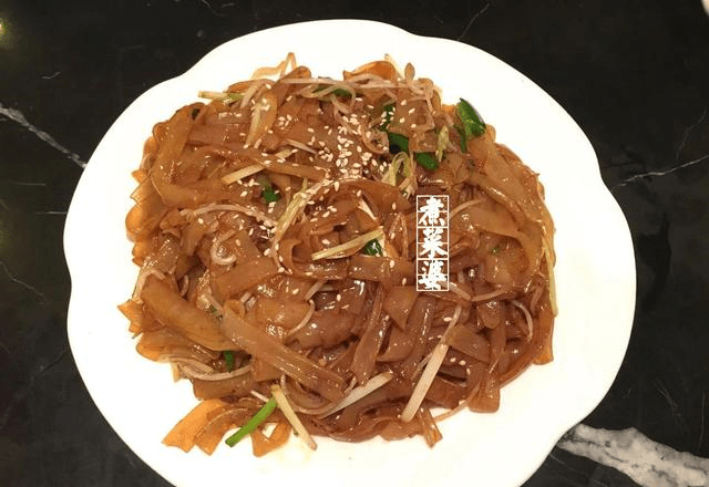 如何做炒河粉才好吃 b0138eb32ef442bb80bd6fe5198b522c.png