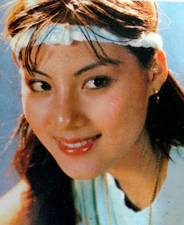 于是,16岁的乐韵一头扎进了演艺圈,开始闯荡自己的明星梦.