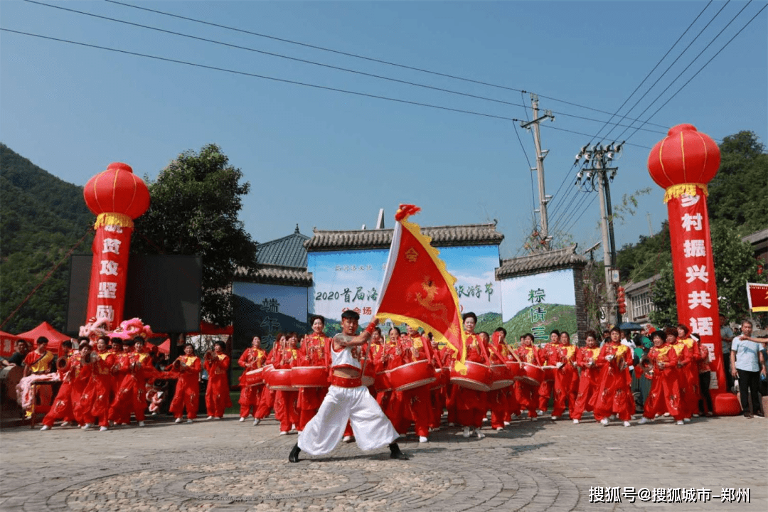 开幕式上,嵩县发布了三条乡村旅游文化节精品线路.