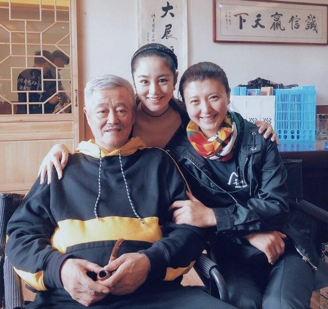 《乡爱》王小蒙晒房车却称活不起,遭同剧演员