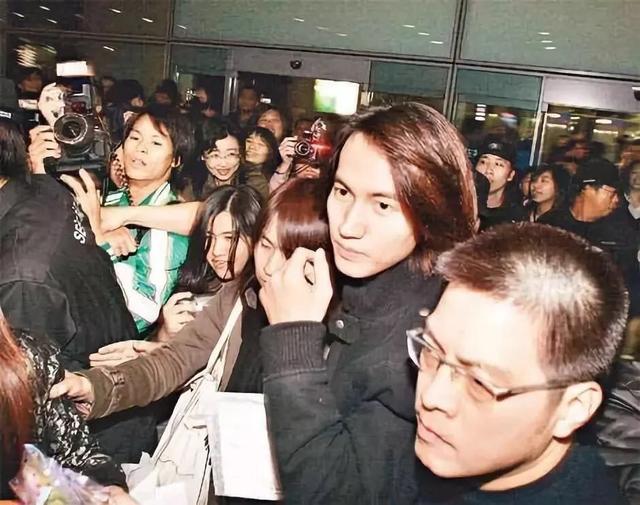 00年代偶像男神朱孝天：人情凉薄，我拿爱情取暖