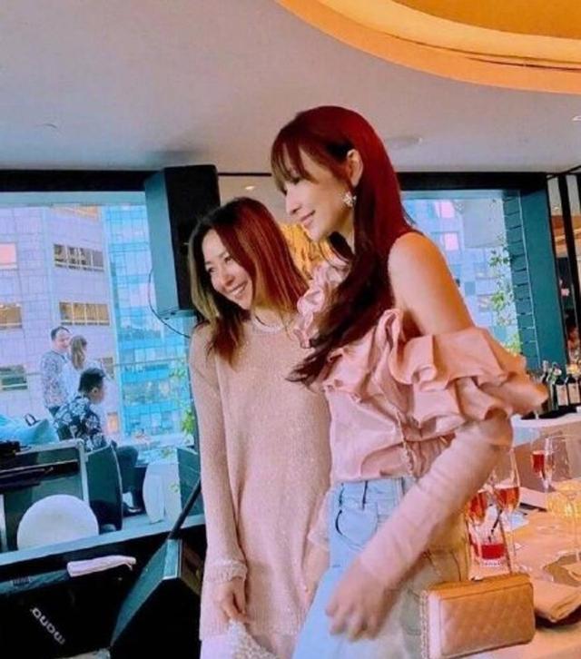 与方媛同框比美被吐槽气色差后,吴佩慈发文回