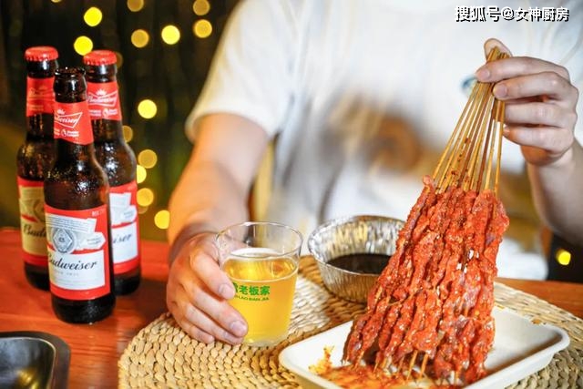 啤酒箱|来晚的客人拿啤酒箱当桌子也要吃，味道绝了柳州这家烧烤店火了