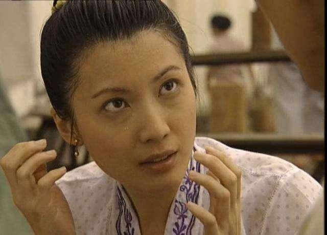 2008年,欧萱版《小娘惹》首播,以"娘惹"哑女菊香与月娘奋斗挣扎一生