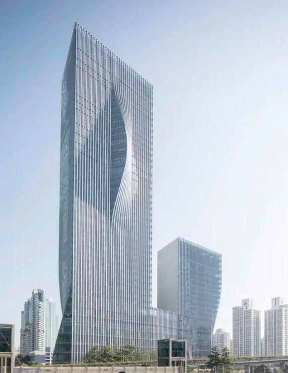 深圳能源总部大楼位置所在为深圳的文化,政治和商业中心,因此其方案