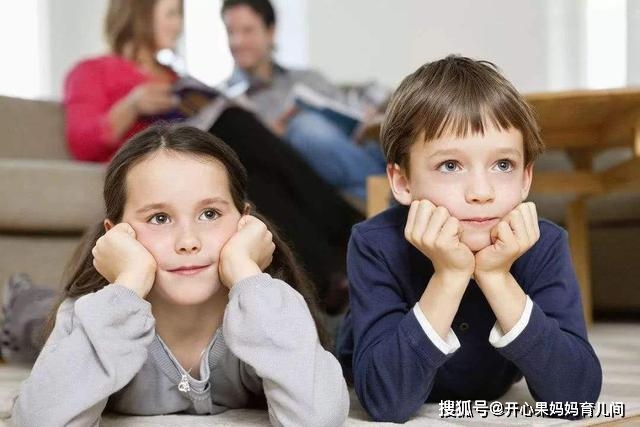 父母回应方式三:放任型,孩子逐渐"丧失自觉 孩子"妈妈,我想再看一
