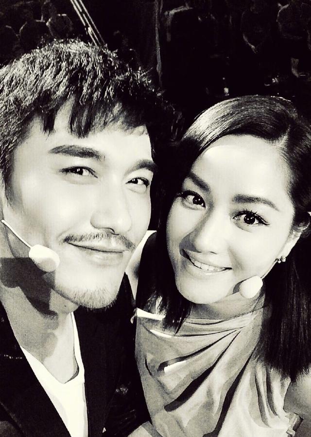 李亚鹏|原创胡兵晒合影为49岁瞿颖庆生，两人驻颜有术登对养眼，友谊长存