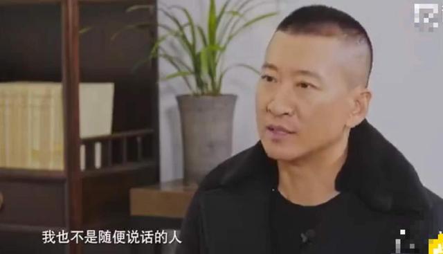 50岁&quot;尔康&quot;周杰向路人求帮忙反招骂？感到