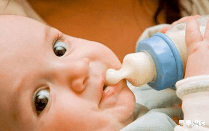 婴儿|婴儿不到“百天”,做这3件事很“忌讳”!伤害真的很大