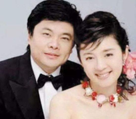 春晚|原创本是倪萍接班人,多次主持春晚,挤走原配嫁富商,50岁近况堪忧