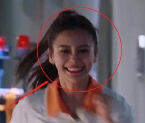 baby|原创《奔跑吧》baby松垮葛优躺，李沁收腹挺腰气质优雅，观众称差别大