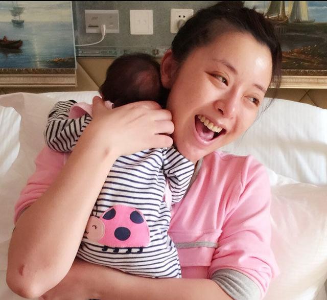 39岁黄小蕾疑似怀二胎,孕味十足,曾被终生禁入迪士尼