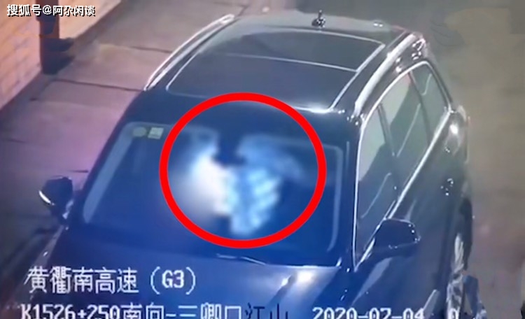 男女高速应急车道上"车震",监控拍下全过程,交管部门已介入