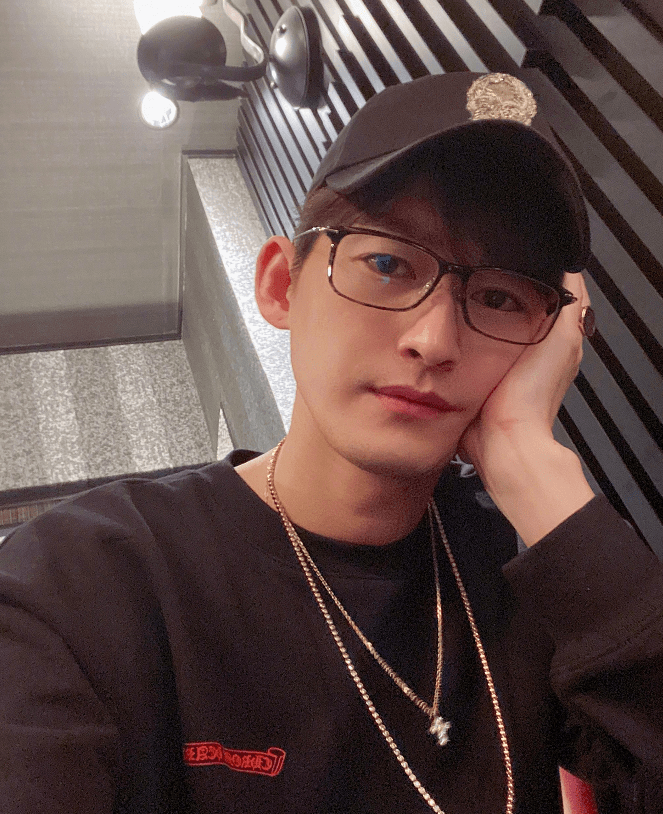 复合|原创张翰否认与郑爽复合后,遭疯狂内涵,开车撞人旧事被重提