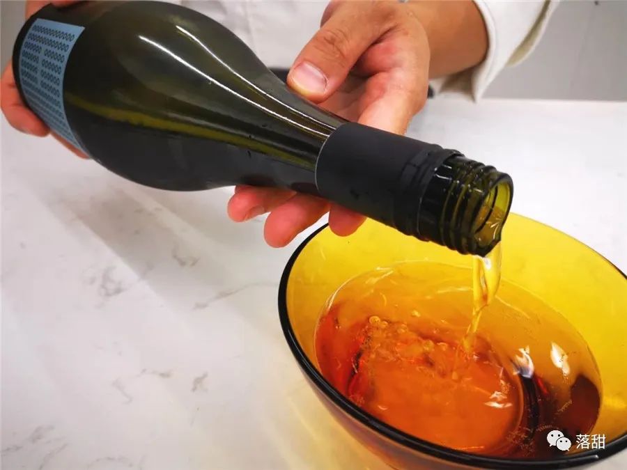 杂谈 | 落甜工作餐：葡萄酒白酱青口贝，火箭提升菜品档次