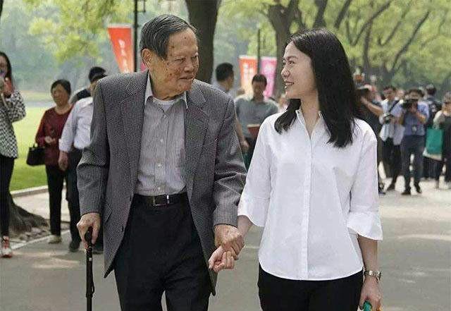 原创翁帆父亲翁云光,小女婿杨振宁21岁:理解支持女儿,不在意流言