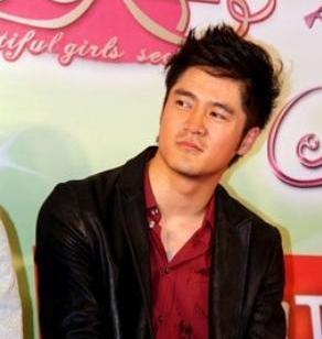 2011年,尚于博徘徊3小时后跳楼自杀,只留下一部手机和