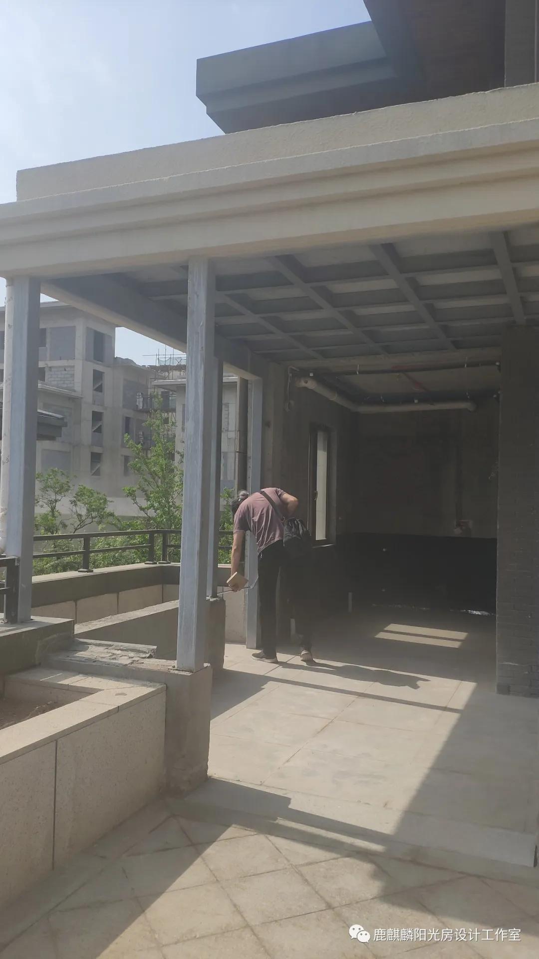 洛阳别墅封露台，怕晒怕热，就用这种钢结构水泥板实顶阳光房工期快