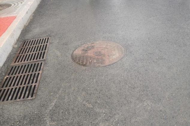 偏沟式雨水口适用于道路路缘处,一是加大道路横坡(与砼路面同坡,与