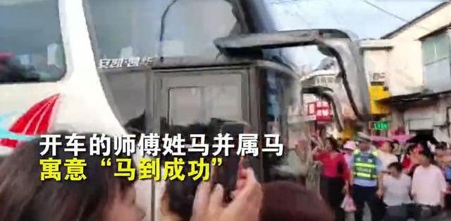 梦境迷途，解析梦见坐错了公交车的深层含义