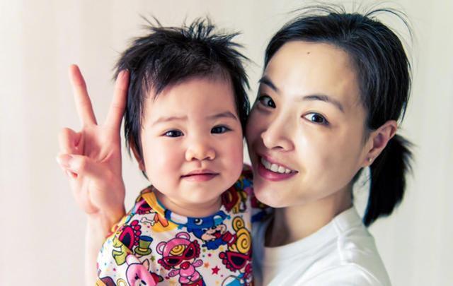 原创奥运冠军吴敏霞罕晒女，女儿神似亲爹，完美避开妈妈基因
