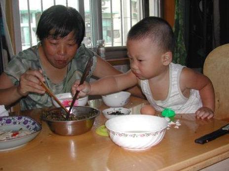 孩子|喂水避开3时段,孩子不积食长得快孩子“喝水”不能马虎
