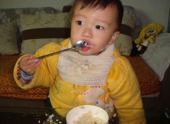 孩子|喂水避开3时段,孩子不积食长得快孩子“喝水”不能马虎