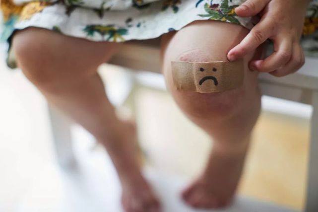 孩子|四个原因，其中一个可能是缺钙信号孩子腿疼不是小事