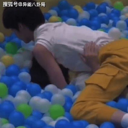 鞠婧祎再撒谎?《杀破狼》海报抄袭?tf老东家又让麦麸?