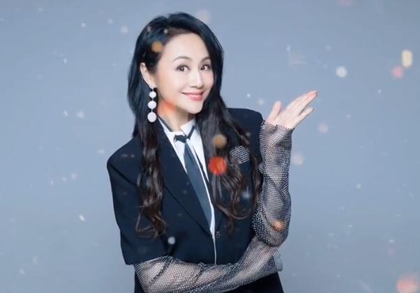 曹颖老公49岁生日不愿出镜，儿子机智放全家福，