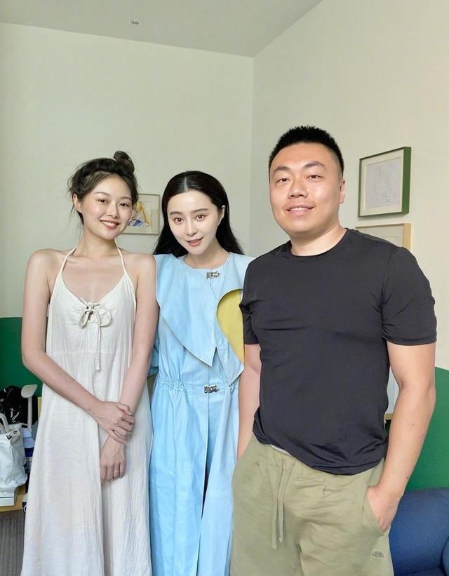 有种整容叫晚晚合照,在她的合照里没人能美过她,即使刘雯范冰冰