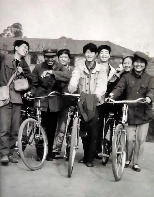 70-80年代的记忆(骑自行车,学自行车,坐自行车)你是否